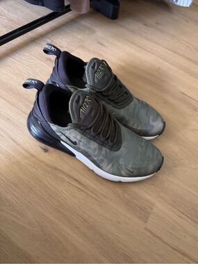 Nike Air Max 270 Women’s Sneakers - Olive/Black